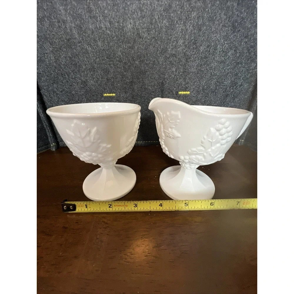 VINTAGE INDIANA GRAPE HARVEST‎ MILK GLASS PEDESTAL CREAMER AND SUGAR BOWL SET